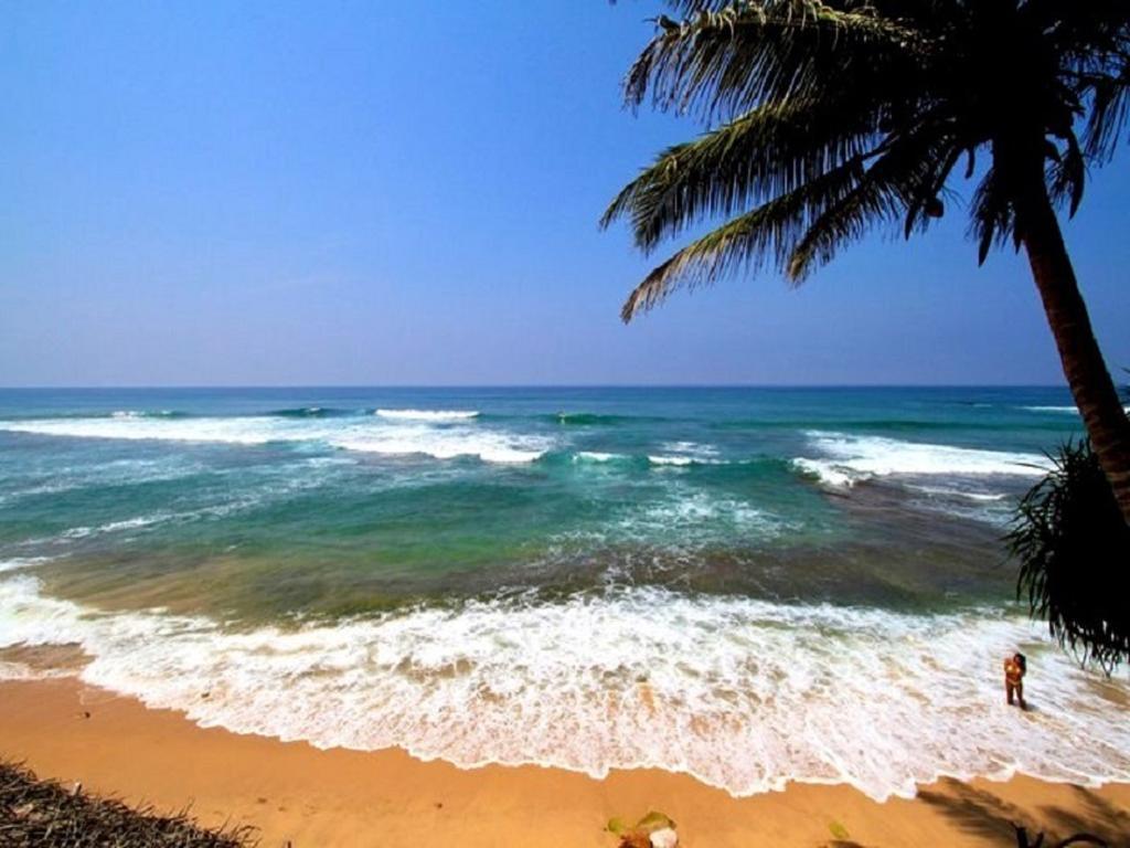 Time N Tide Beach Resort Hikkaduwa Bagian luar foto