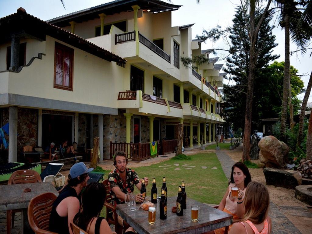 Time N Tide Beach Resort Hikkaduwa Bagian luar foto