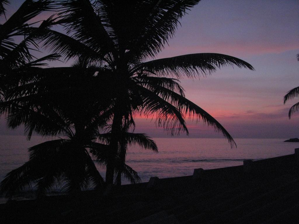 Time N Tide Beach Resort Hikkaduwa Bagian luar foto