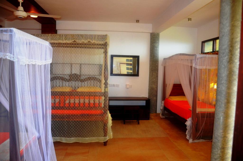 Time N Tide Beach Resort Hikkaduwa Bagian luar foto